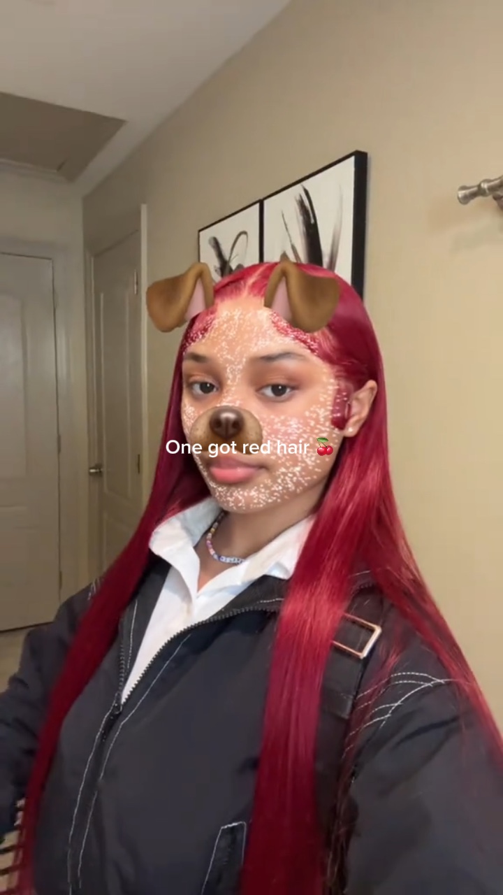 Uno tiene el pelo rojo