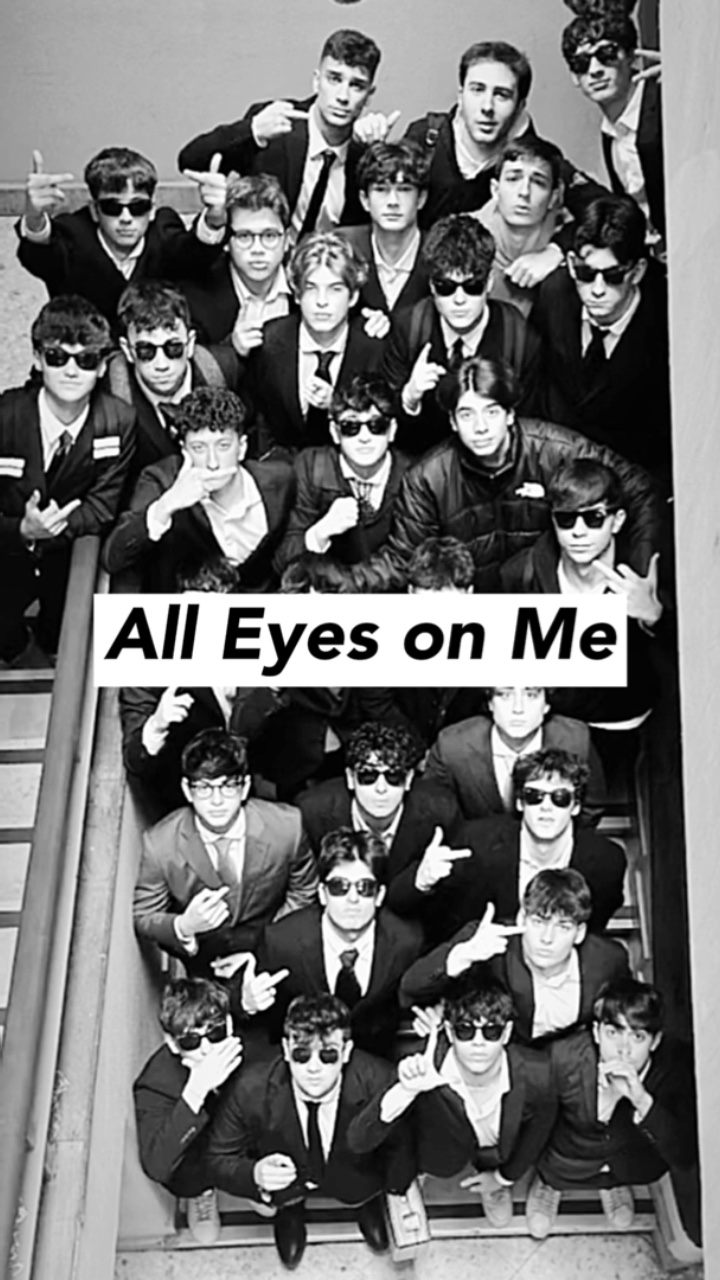 all eyes on me