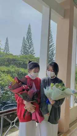 2 Ảnh Không Màu