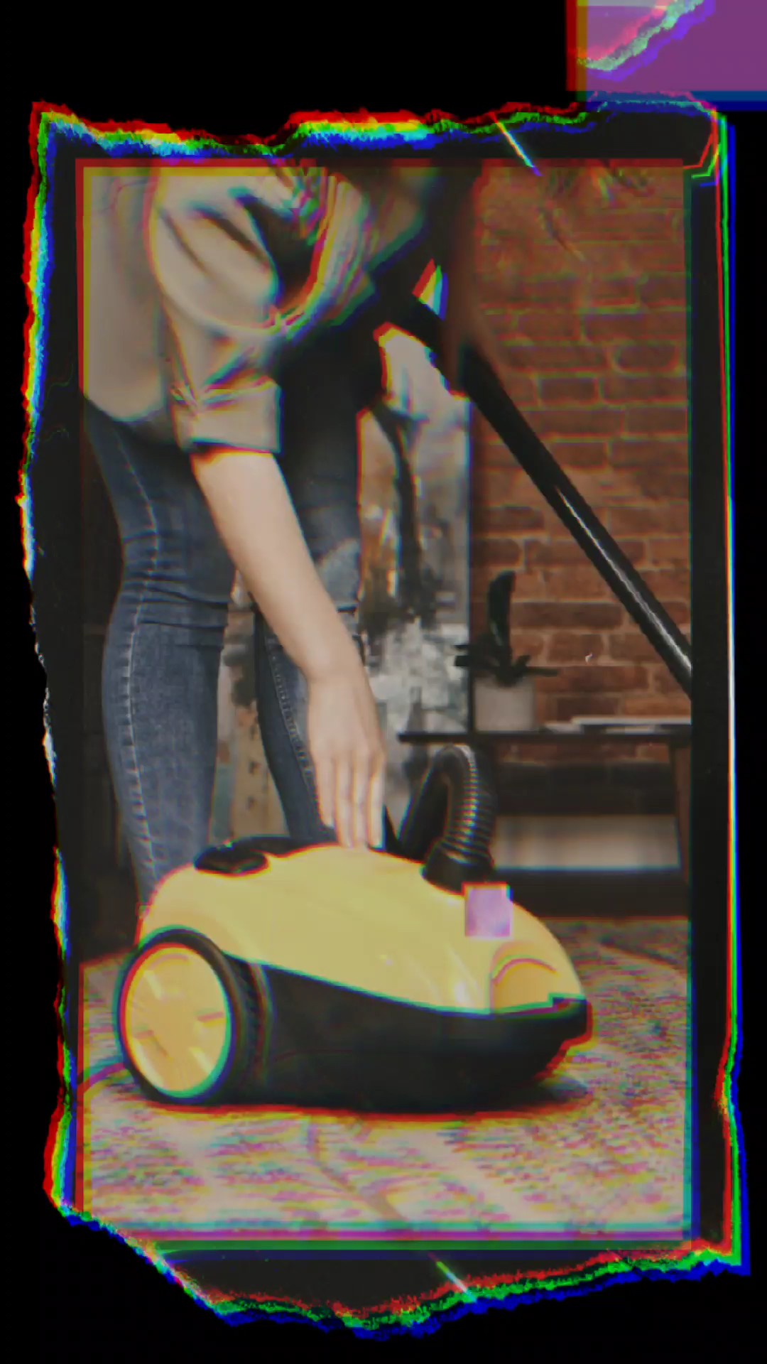 Kagamitan sa Bahay, Promosyon, Estilo ng Glitch