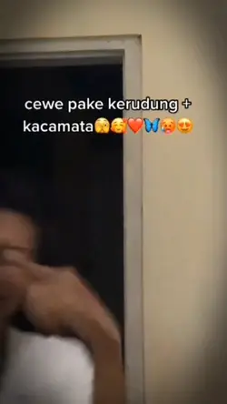 CEWE PAKE KERUDUNG +