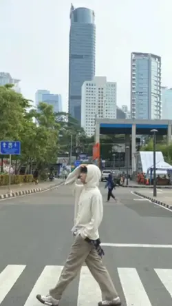 1 VIDEO 8 FOTO