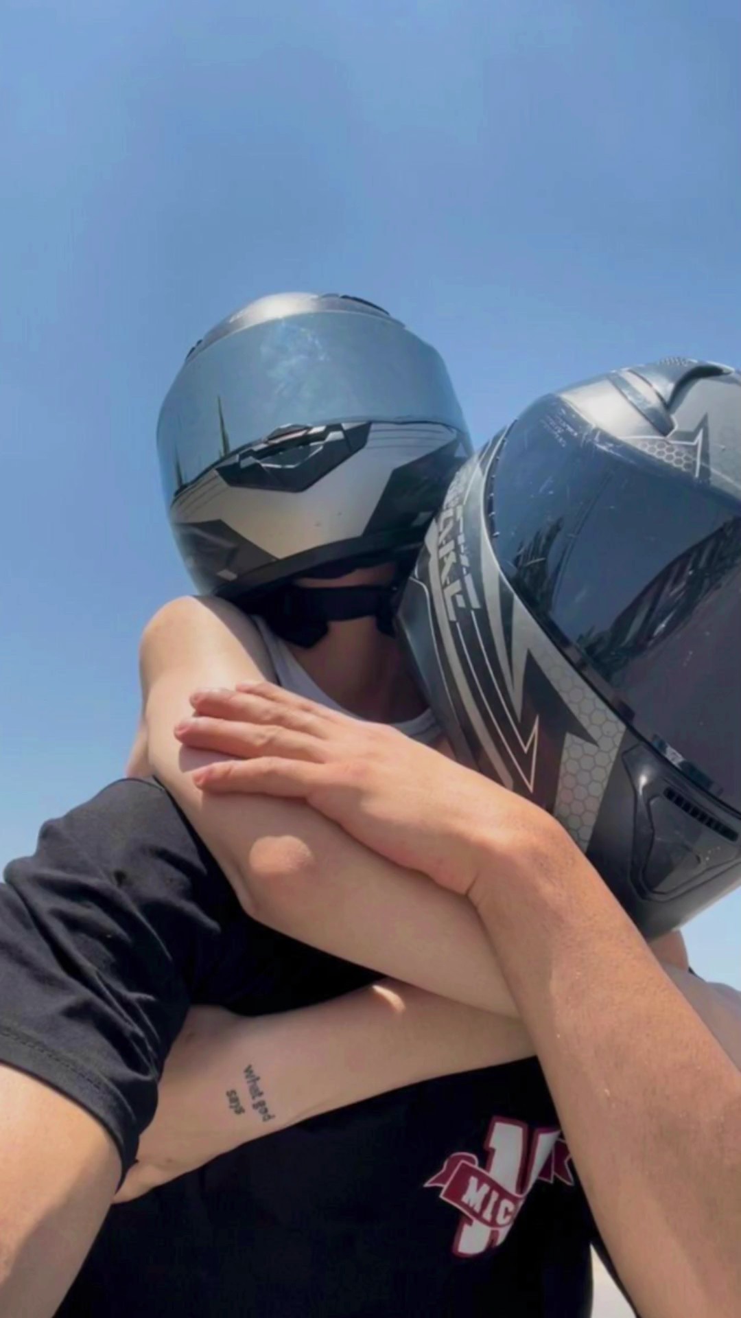COUPLE BEAT FOTO