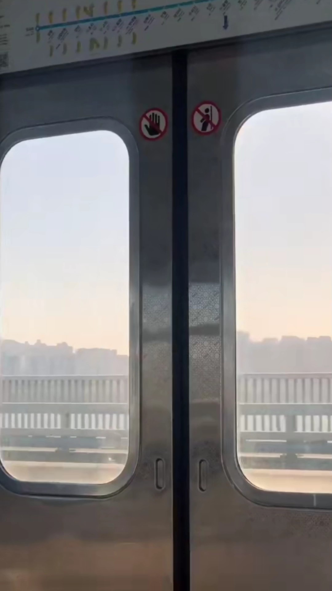 1 vidéo 12 photos