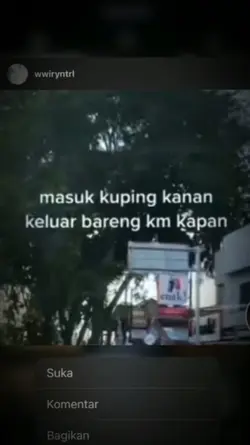 masuk kuping kanan