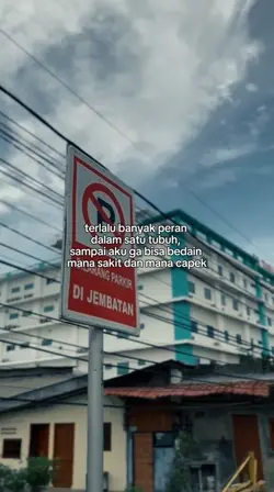 terlalu banyak peran