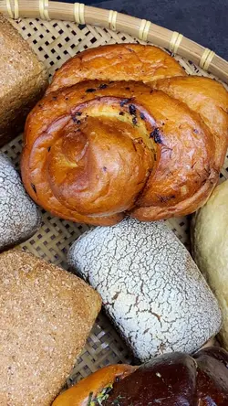 FOOD β’ BAKERY