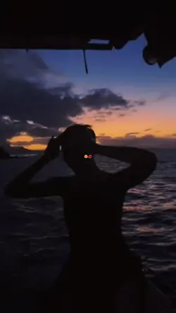 Emoji Kiss Selfie Reveal