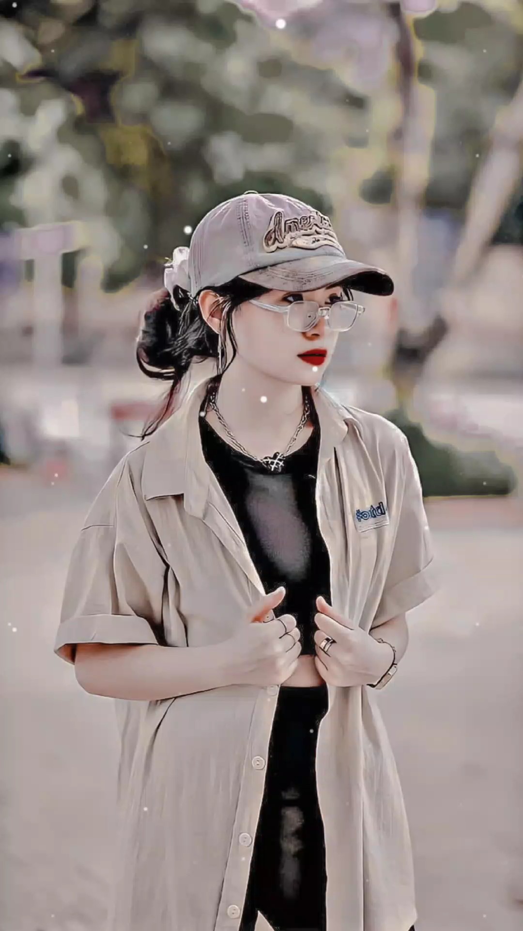 बादलुको घुम्टो भित्र