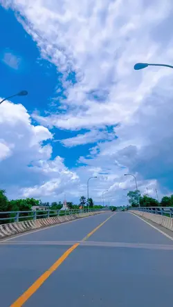 bầu trời xanh lét