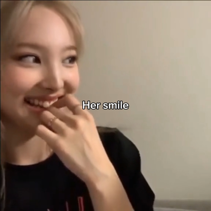 son sourire, ses yeux, elle