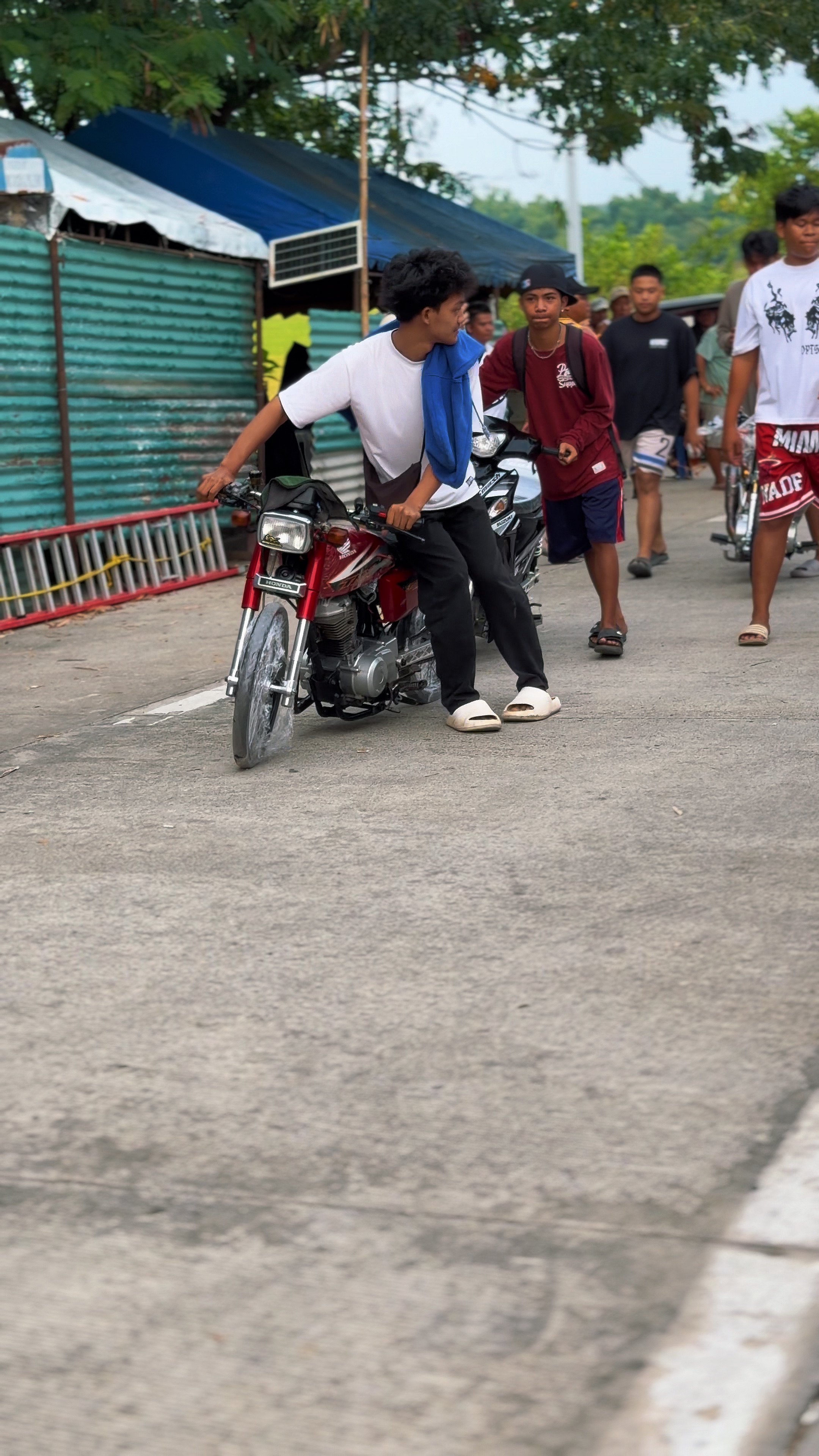 Tol, andyan na sila