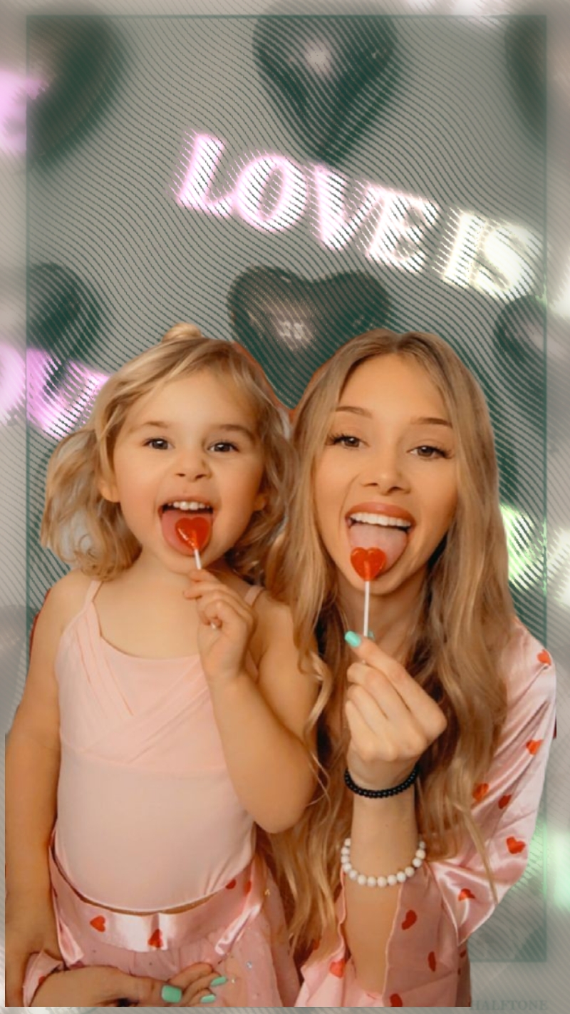 mom and daughter