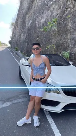 เสื้อเกาะอกผีเสื้อแปลร่าง