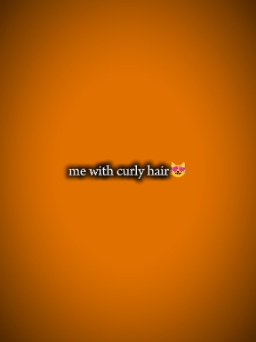 con cabello rizado