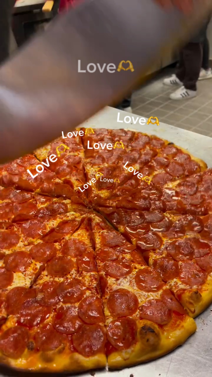 Woahh perfect pizza