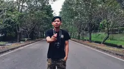 Di sela riuh angin