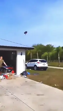 คลิปโยนขวด