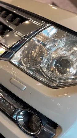 SUV offWhite
