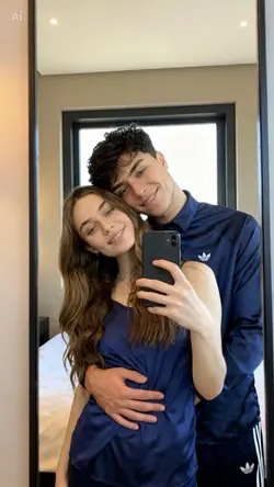 COUPLE HUG - AI TREN