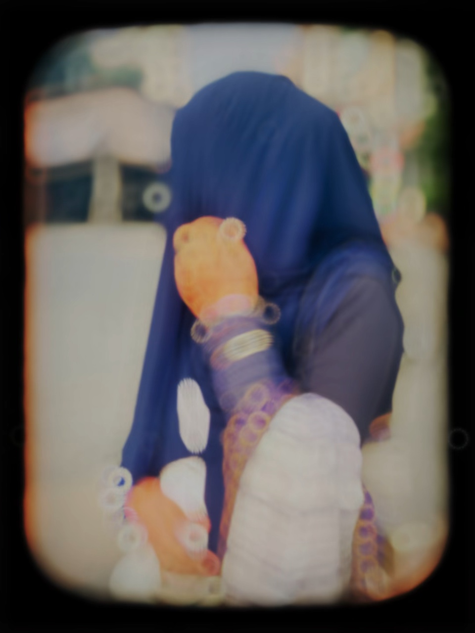 মা তুমি ছাড়া দুনিয়ার সবাই স্বার্থপ