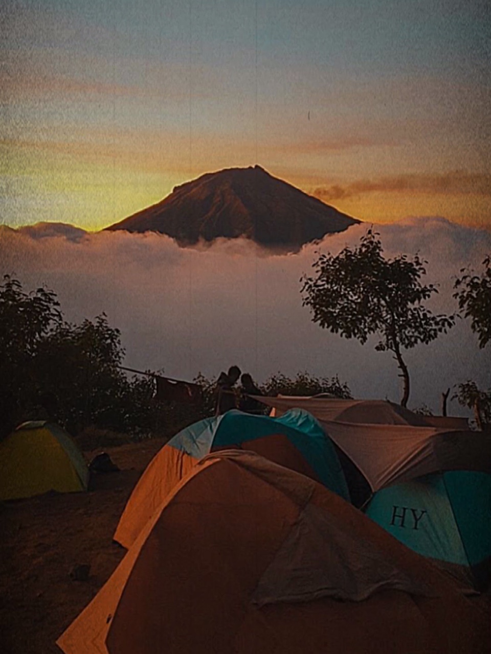 ခေတ်စားနေလို့☁️❤️