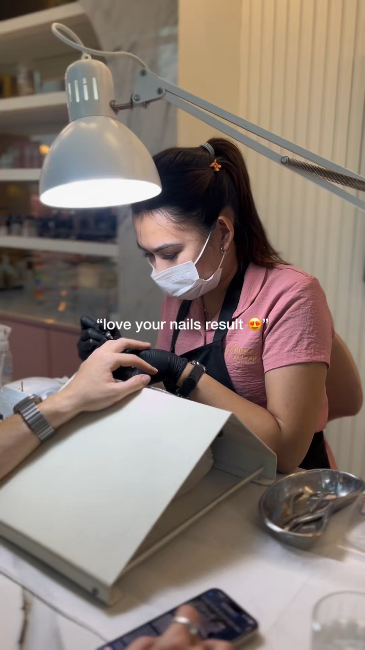 SALÓN DE UÑAS DE TENDENCIA