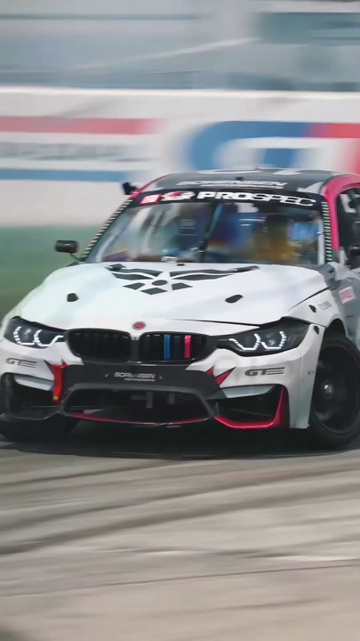 Racing car