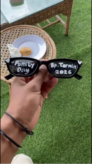 Tendência kacamata hitam