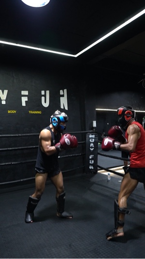 LUCHADOR DE MUAYTHAI