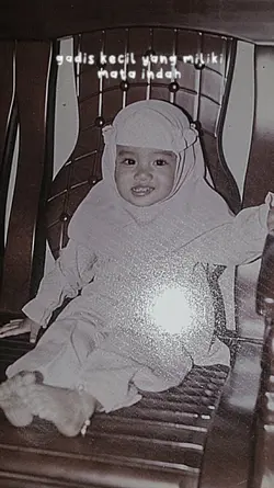 gadis kecil yang