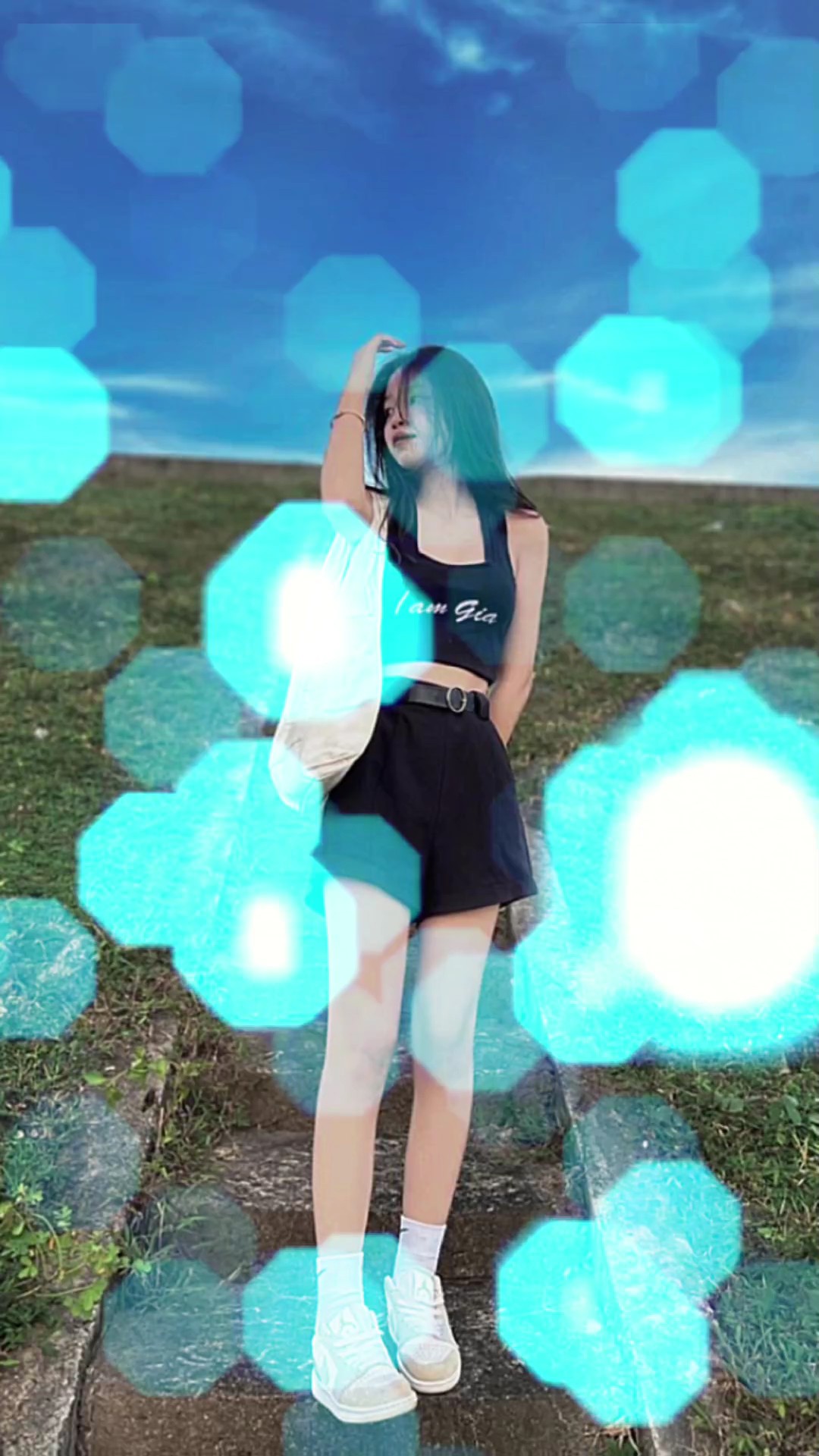 မင်းကလှတယ်