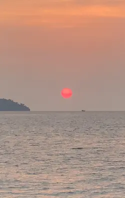 ថ្ងៃលិចឯនាយសមុទ្រ
