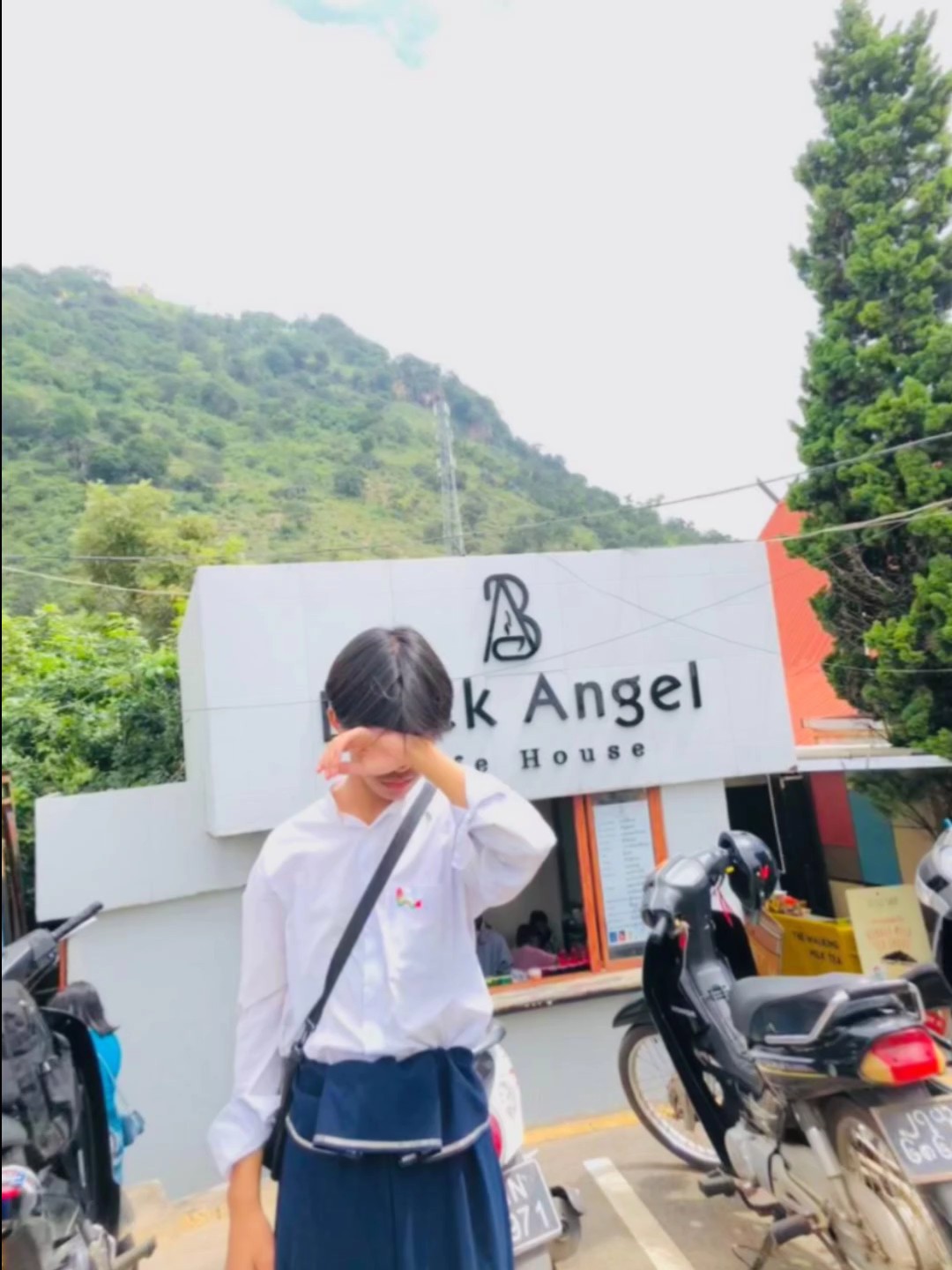 နာဝင်ခိုအဝ်းလဲဉ်းနက်