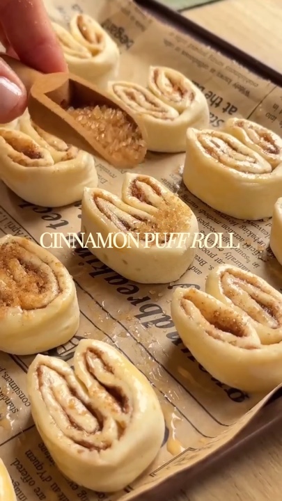 CINNAMON PUFF ROLL