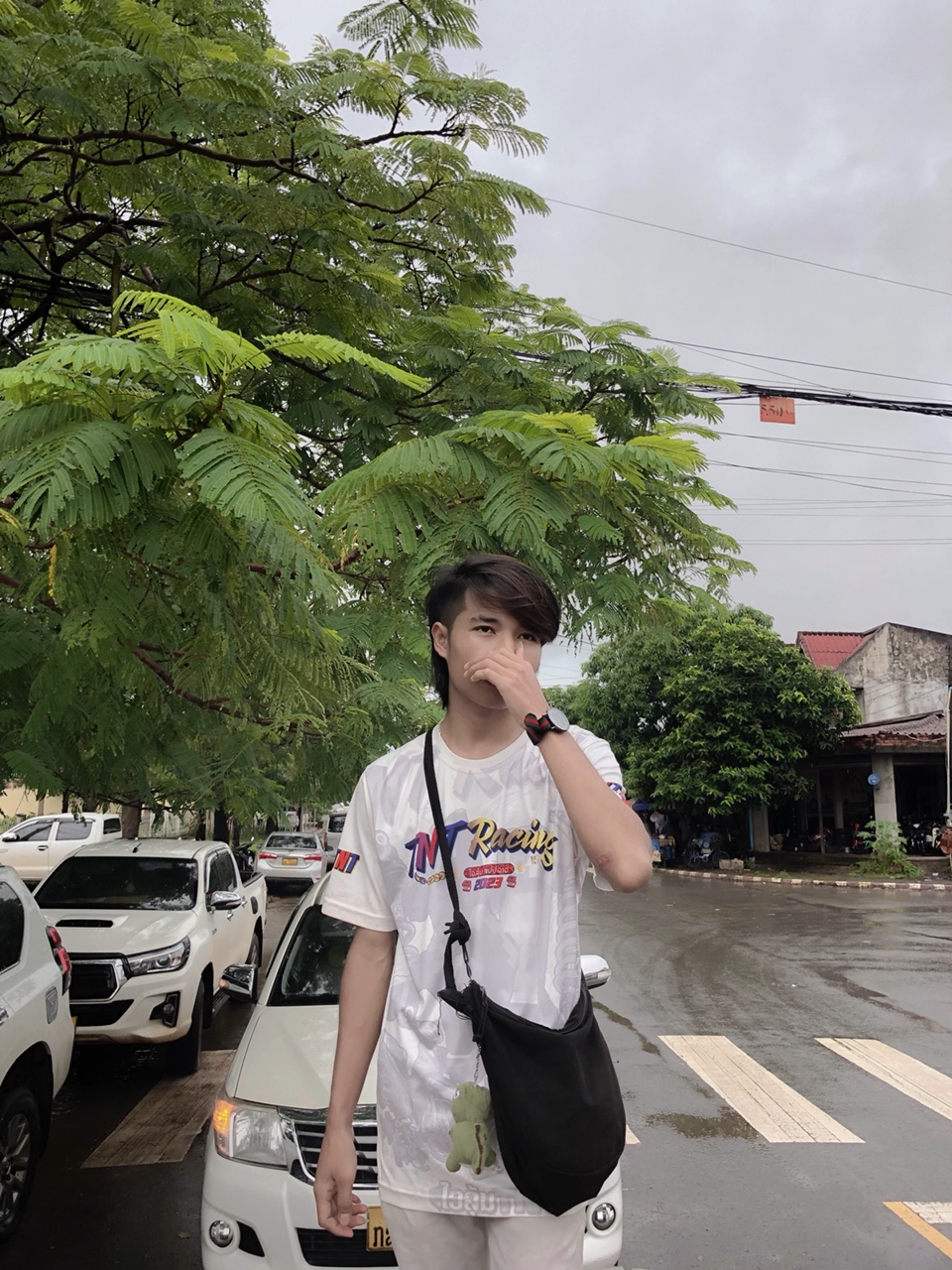 ยื่นบนถนน