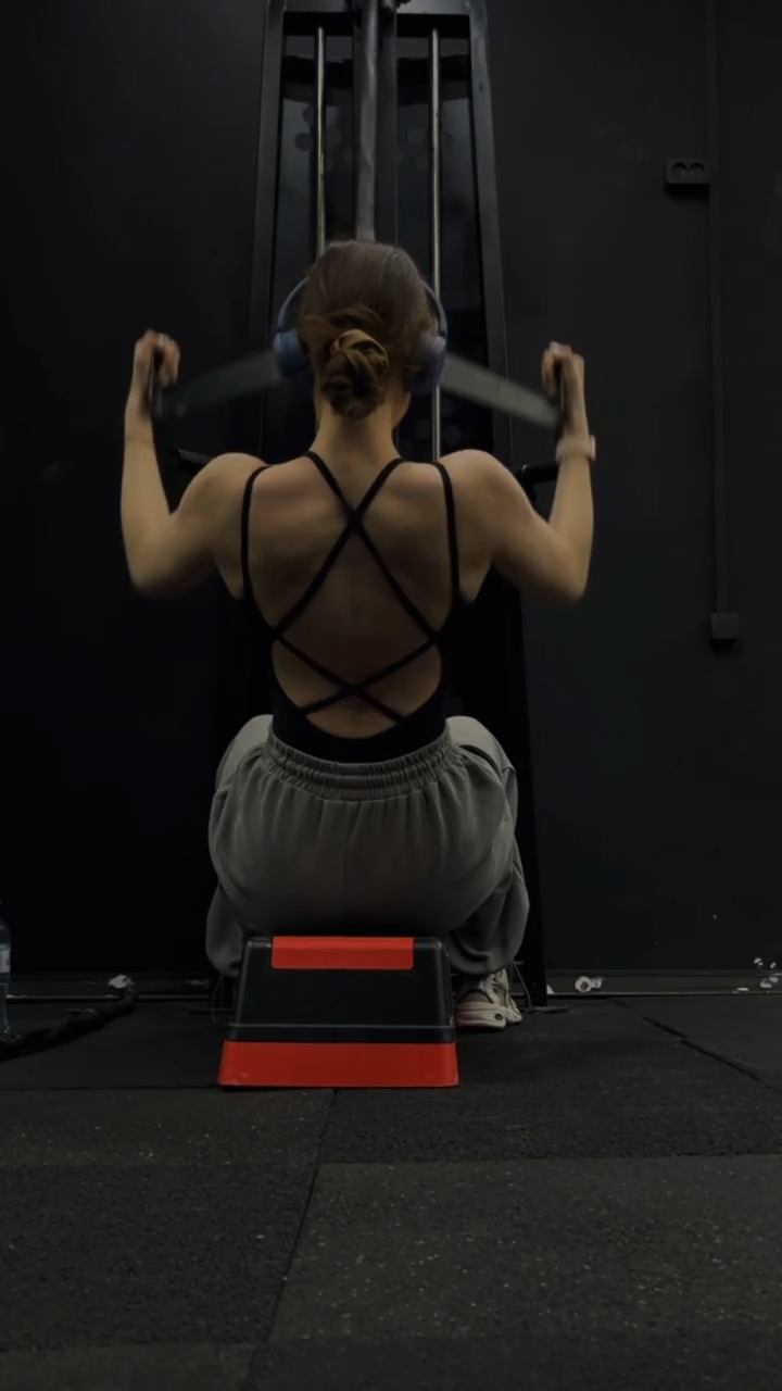 4 clip gym video