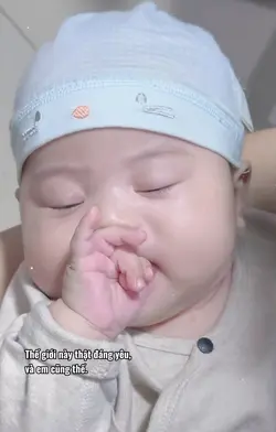 Em bé đáng yêu 