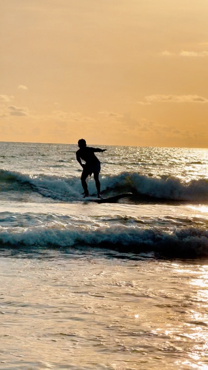 Surfing 