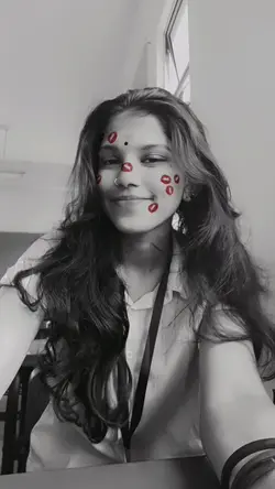 NeeParthaVizhigal :/