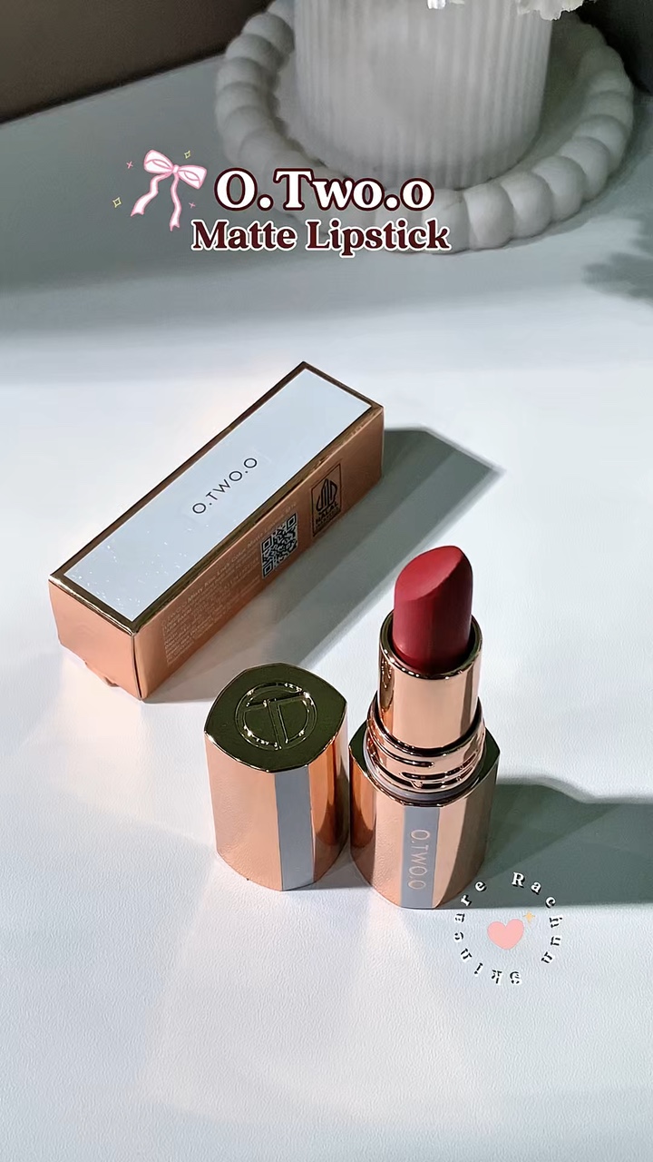 O.two.o lipstick 💋 