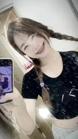 เลื่อนกระจกแตก