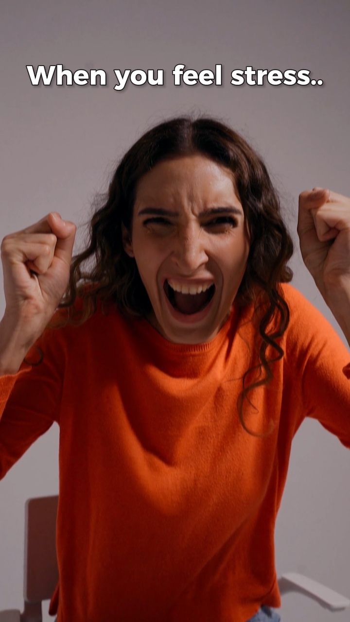 Anuncio de atracción turística en estilo meme de TikTok