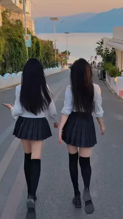 2 Clips • Slowmo 