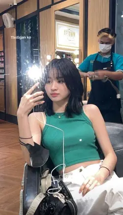 Tinitigan ko