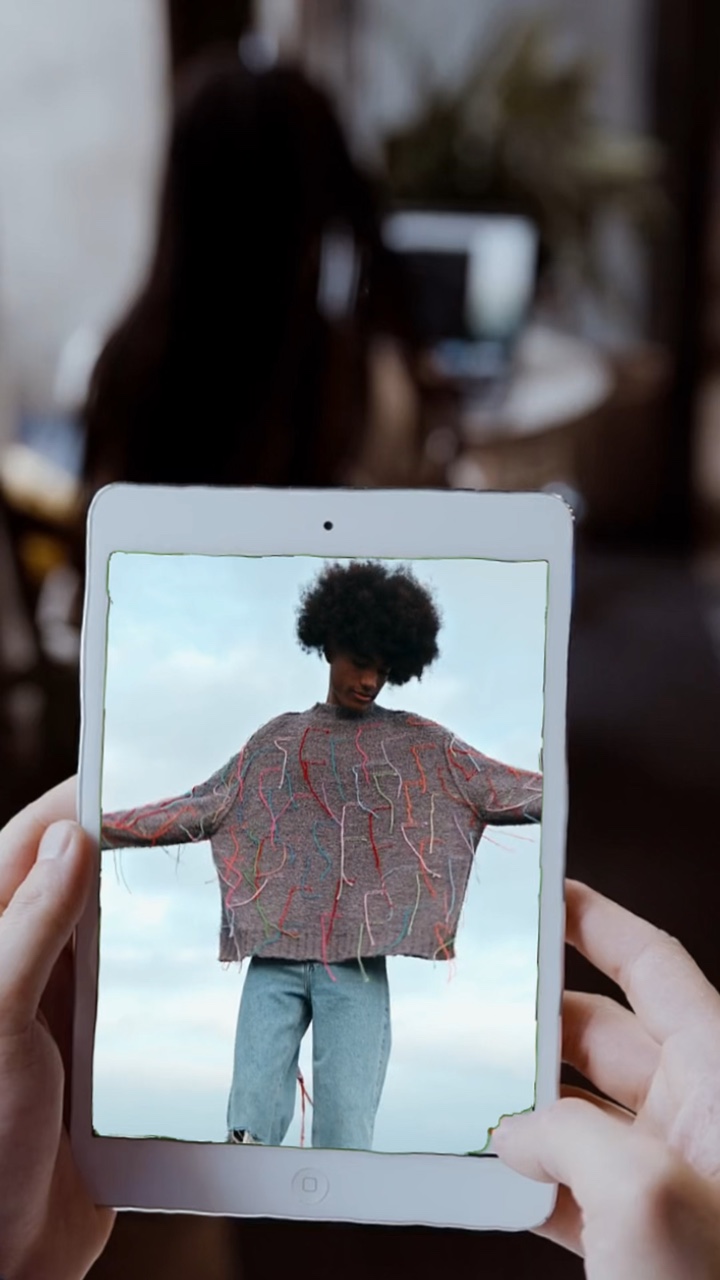 Exhibición De Ropa De Mujer En Pantalla Pequeña