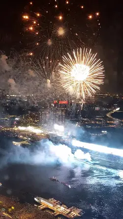 Nơi pháo hoa rực rỡ