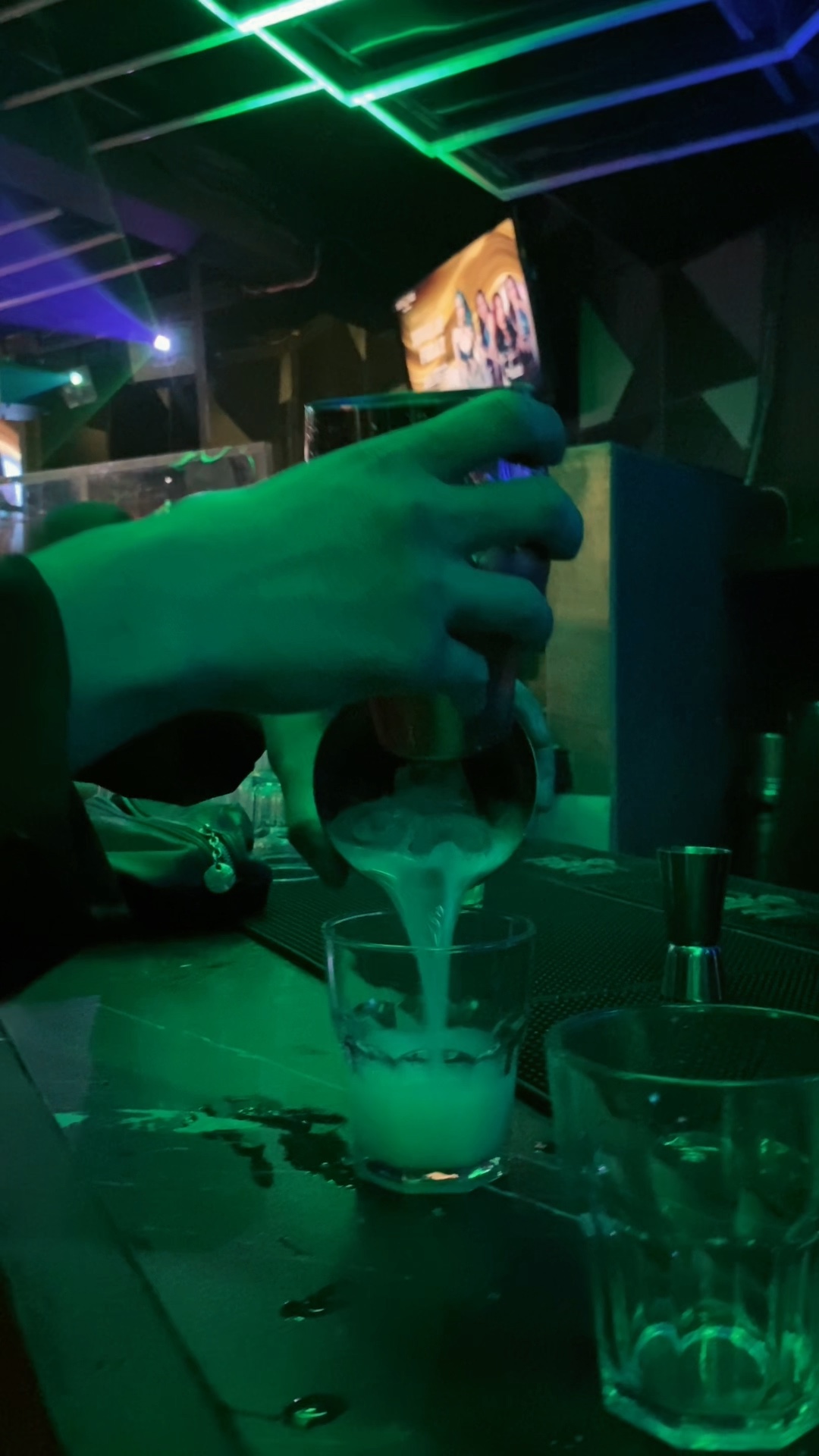 CINEMÁTICO DE BARTENDER