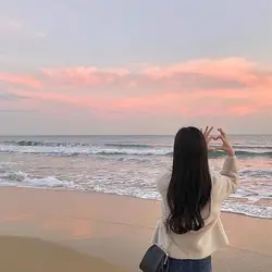 朝日が昇る。