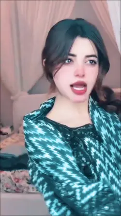 Dil k 100 tukre hain